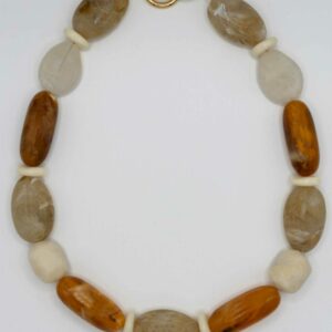 Collier Flavigny en perles de résine beige, orange et crème avec attaches dorées