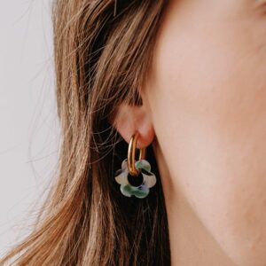 créoles fleurs Vassy en acétate vert façon écaille, création artisanale française