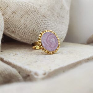 Bague Albany - Bloom rose ovale montée sur anneau doré avec contour perlé élégant