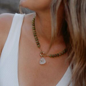 Collier Moorea Vert en jade avec pendentif coquillage pierre de lune Atelier R